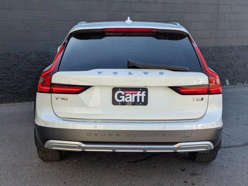 2021 Volvo V90 Cross Country T6
