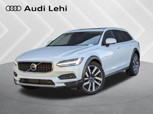 2021 Volvo V90 Cross Country T6