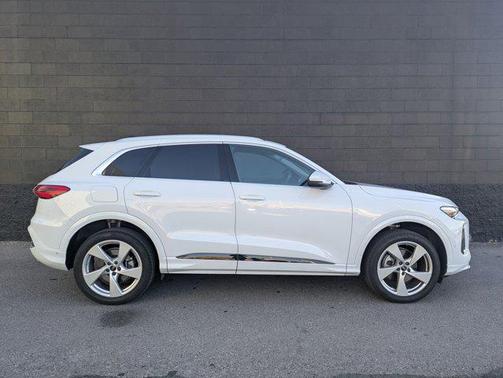 2025 Audi Q5 Premium Plus TFSI quattro S tronic