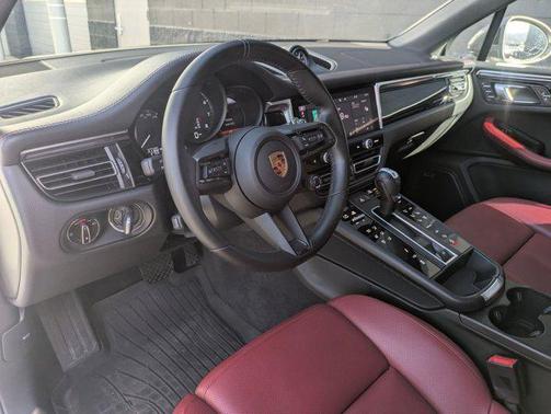 2023 Porsche Macan Base