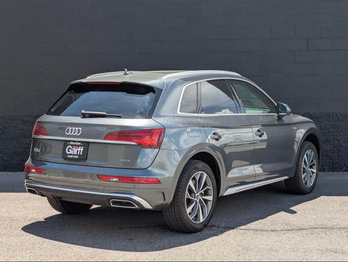 Daytona Gray Pearl Effect 2023 Audi Q5 45 S line Premium