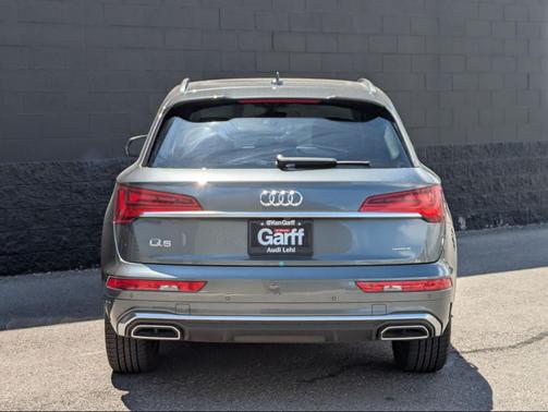Daytona Gray Pearl Effect 2023 Audi Q5 45 S line Premium