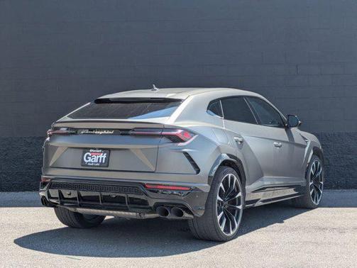 2022 Lamborghini Urus Base