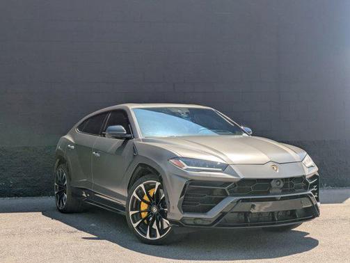 2022 Lamborghini Urus Base