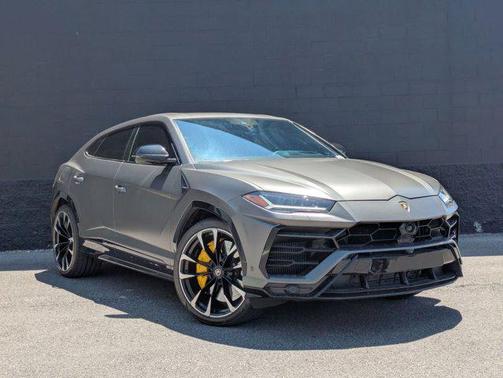 2022 Lamborghini Urus Base
