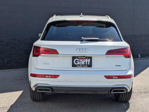 Glacier White Metallic 2023 Audi Q5 45 S line Premium Plus