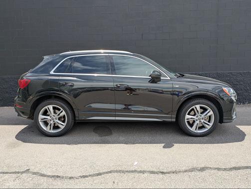 Mythos Black Metallic 2020 Audi Q3 45 S line Premium