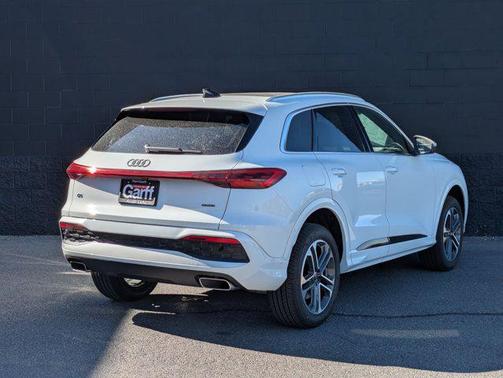 Glacier White Metallic 2026 Audi Q5 Premium Plus TFSI quattro S tronic