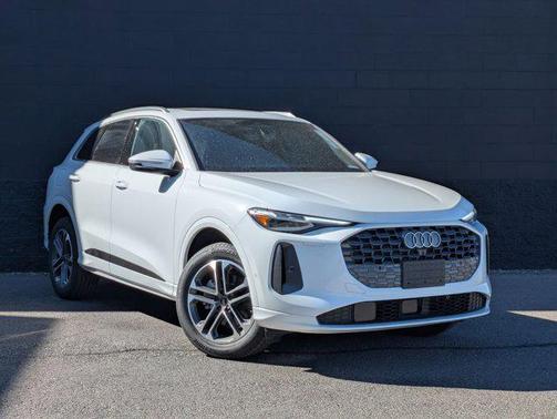 Glacier White Metallic 2026 Audi Q5 Premium Plus TFSI quattro S tronic