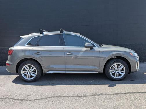 Chronos Gray Metallic 2023 Audi Q5 45 S line Premium