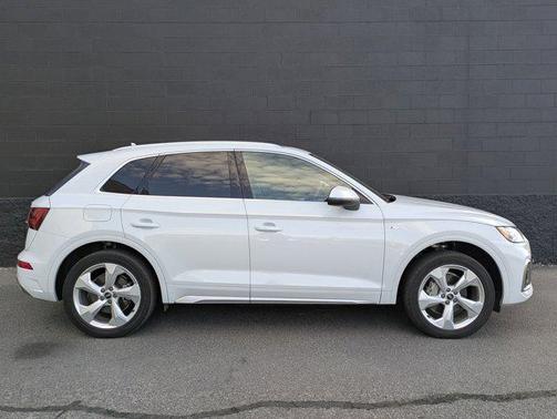 2023 Audi Q5 45 S line Premium Plus