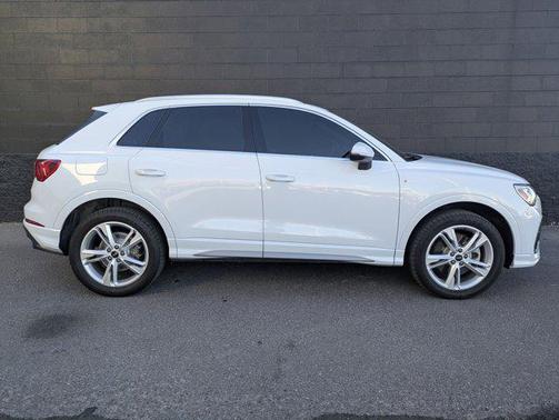 2024 Audi Q3 Premium 45 TFSI S line quattro Tiptronic