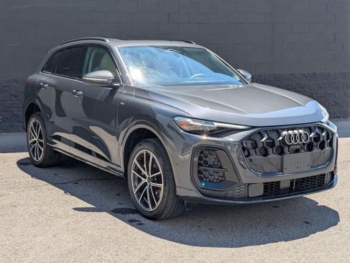 Tambora Gray Metallic 2026 Audi Q5 Premium Plus TFSI quattro S tronic
