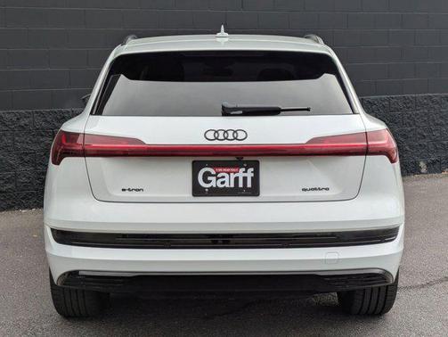 2022 Audi e-tron Premium