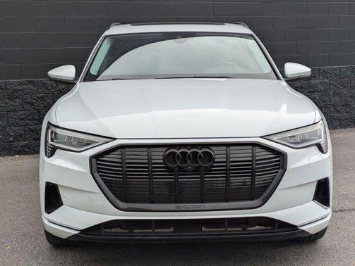 2022 Audi e-tron Premium