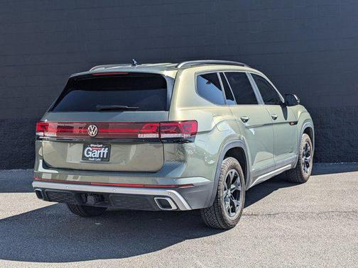 2024 Volkswagen Atlas 2.0T SE w/Technology 4MOTION
