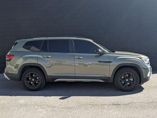 2024 Volkswagen Atlas 2.0T SE w/Technology 4MOTION