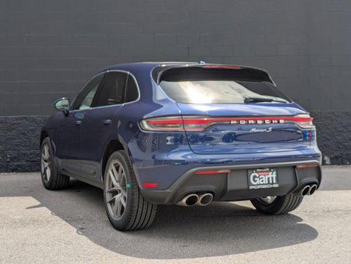 2022 Porsche Macan Base