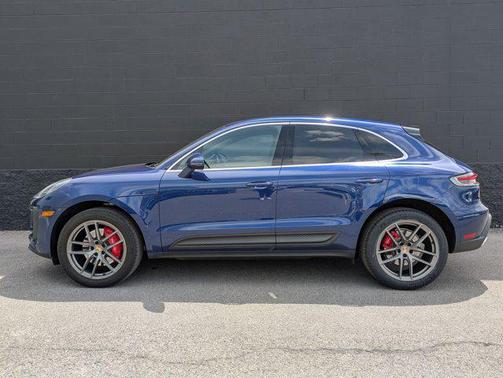 2022 Porsche Macan Base