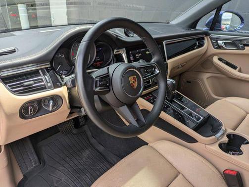 2022 Porsche Macan Base