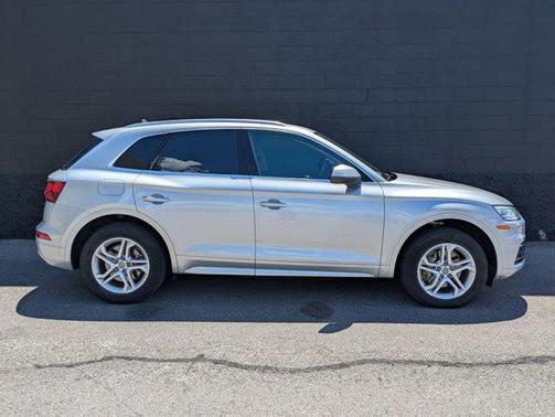 White 2019 Audi Q5 45 Premium