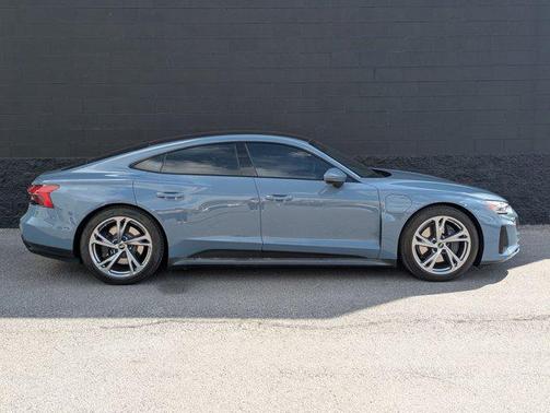 Kemora Gray Metallic 2024 Audi e-tron GT Premium Plus quattro