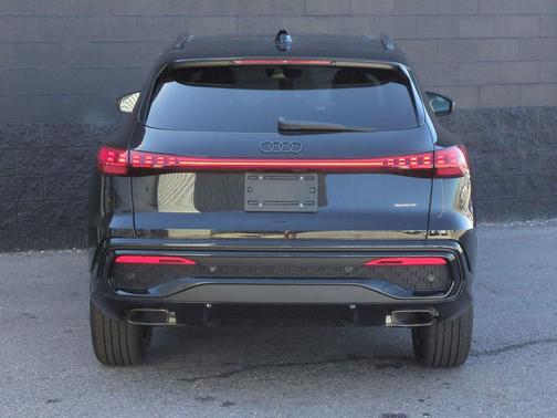 Mythos Black Metallic 2026 Audi Q5 Premium TFSI quattro S tronic