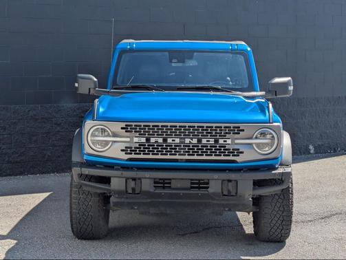 Velocity Blue Metallic 2023 Ford Bronco Badlands