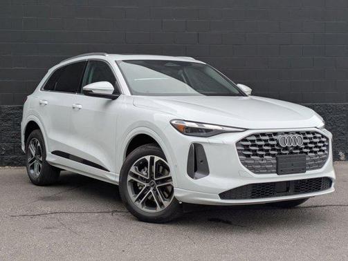 2025 Audi Q5 Premium TFSI quattro S tronic