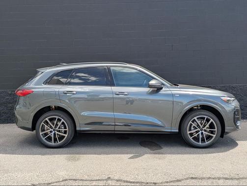 Tambora Gray Metallic 2026 Audi Q5 Prestige TFSI quattro S tronic