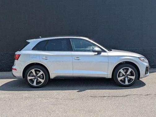 2023 Audi Q5 45 S line Prestige