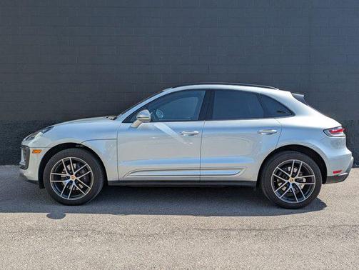 2022 Porsche Macan Base
