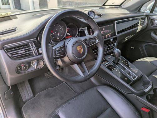 2022 Porsche Macan Base
