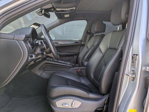 2022 Porsche Macan Base