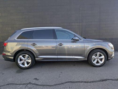 2023 Audi Q7 45 Premium Plus