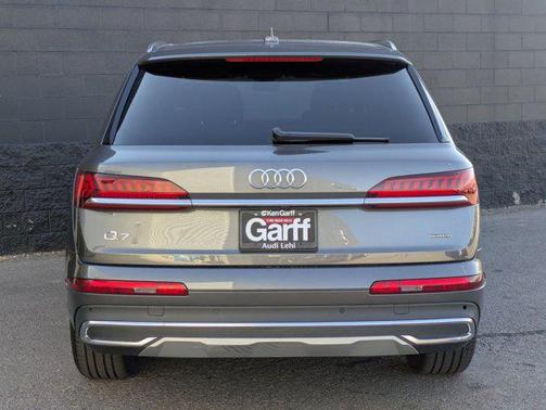 2023 Audi Q7 45 Premium Plus