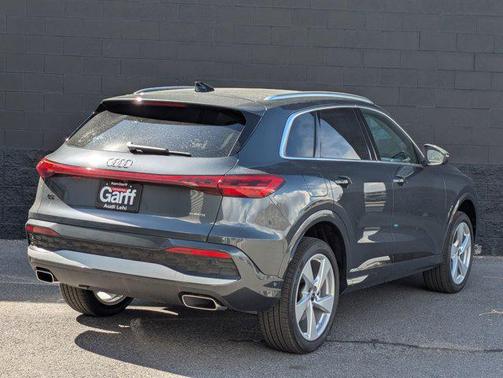 Tambora Gray Metallic 2026 Audi Q5 Premium Plus TFSI quattro S tronic