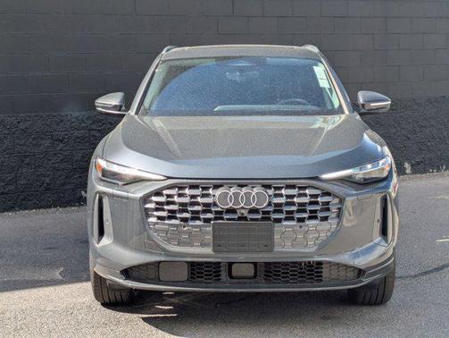 Tambora Gray Metallic 2026 Audi Q5 Premium Plus TFSI quattro S tronic