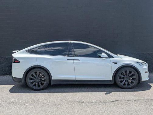 2022 Tesla Model X Plaid Tri Motor All-Wheel Drive