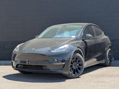 2022 Tesla Model Y Long Range Dual Motor All-Wheel Drive