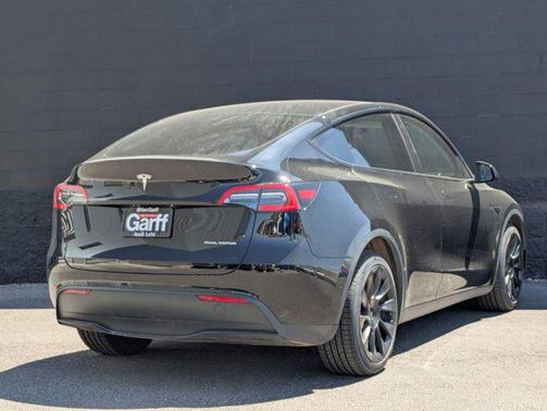 2022 Tesla Model Y Long Range Dual Motor All-Wheel Drive