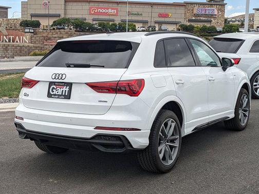 2025 Audi Q3 Premium 45 TFSI S line quattro Tiptronic