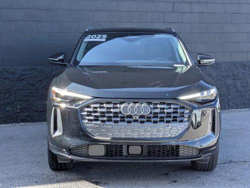 Mythos Black Metallic 2025 Audi Q5 Premium Plus TFSI quattro S tronic