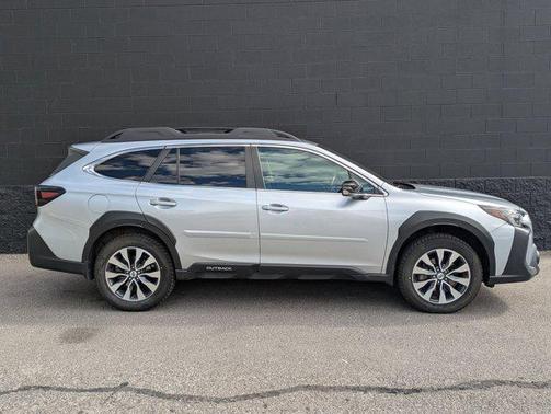 Ice Silver Metallic 2023 Subaru Outback Limited XT