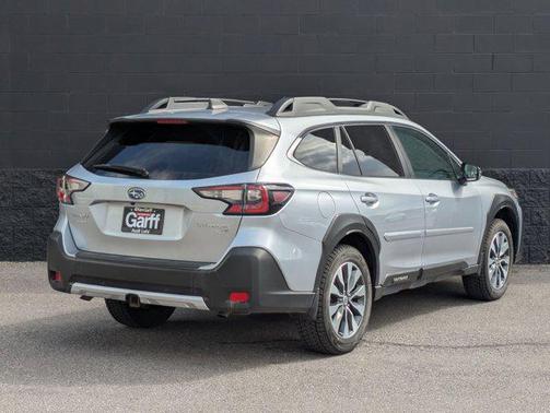 Ice Silver Metallic 2023 Subaru Outback Limited XT