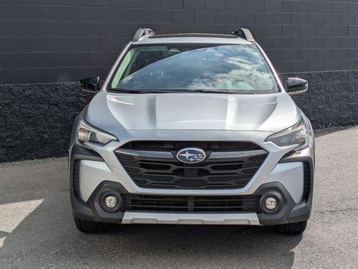 Ice Silver Metallic 2023 Subaru Outback Limited XT