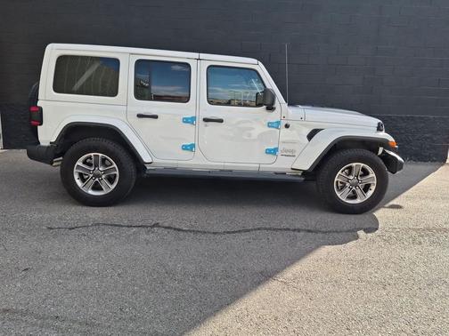 Bright White Clearcoat 2021 Jeep Wrangler Unlimited Sahara