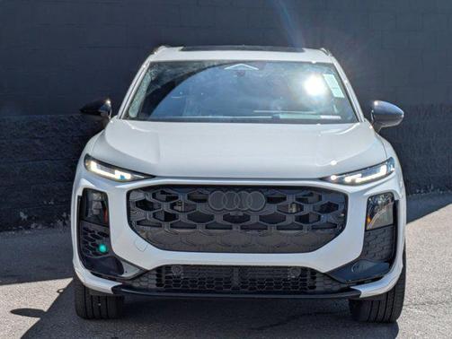 Glacier White Metallic 2026 Audi Q3 TFSI quattro S tronic