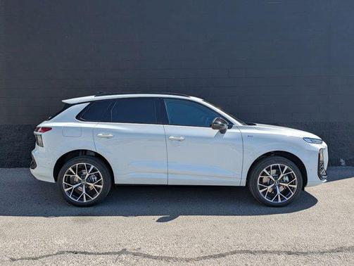 Glacier White Metallic 2026 Audi Q3 TFSI quattro S tronic