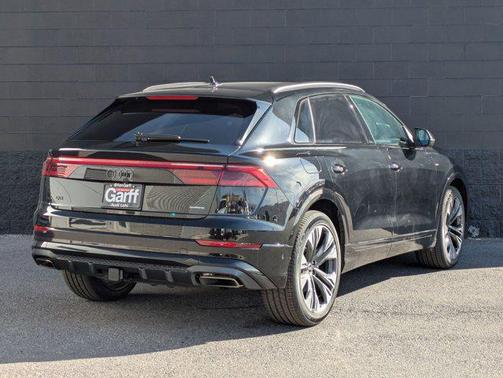 Mythos Black Metallic 2026 Audi Q8 55 Premium Plus